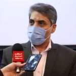آغاز مرحله جدید ثبت نام طرح ملی مسکن در 18 استان معاون وزیر راه و شهرسازی از آغاز مرحله جدید ثبت نام طرح ملی مسکن طی هفته آینده خبر داد و گفت: در این مرحله در 18 استان ثبت نام انجام می شود. تسنیم: محمود محمودزاده با یادآوری این که ثبت نام مجدد طرح ملی مسکن برای شهرهایی که سهمیه نداشتند با تامین زمین آغاز می شود، اظهار کرد:مقرر شده از هفته آینده با اعلام ظرفیت شهرهای 18 استان، ثبت نام مجدد طرح ملی مسکن انجام شود. وی ادامه داد:متقاضیان پس از اعلام رسمی، مدارک لازم را با همان شرایط گذشته ارائه دهند و چنانچه واجدشرایط ثبت نام در طرح ملی مسکن باشند برای تکمیل مدارک به آنها اطلاع رسانی می شود. به گزارش تسنیم، متقاضیان طرح ملی مسکن باید شرایط اعلامی زیر را داشته باشند؛ «متقاضی و افراد تحت تکفل ، فاقد زمین مسکونی یا واحد مسکونی (از 1384/01/01 به بعد) بوده و از تاریخ 1357/11/22 از هیچ یک از امکانات نهادهای عمومی غیردولتی مربوط به تأمین مسکن شامل زمین، واحد مسکونی و یا تسهیلات یارانه ای خرید و یا ساخت واحد مسکونی استفاده نکرده باشد. به عبارتی سبز بودن فرم ‹‹ج›› در استعلام از سامانه مربوطه (موضوع ماده یک آیین نامه اجرایی قانون ساماندهی عرضه و تأمین مسکن) متقاضی متأهل و یا سرپرست خانوار زنان خودسرپرست مشروط به داشتن حداقل 35 سال سن دارای حداقل 5 سال سابقه سکونت در پنج سال اخیر در شهر مورد تقاضا در شهرهای جدید سابقه سکونت حداقل 5 سال در شهر جدید مورد تقاضا .و یا در شهر مادر ملاک است نداشتن منع قانونی برای دریافت تسهیلات بانکی (نظیر چک برگشتی، تسهیلات معوقه و ...) توانایی تأمین هزینه ساخت مسکن (مازاد بر تسهیلات بانکی) امکان سپرده گذاری حداقل سی درصد هزینه ساخت مازاد بر تسهیلات بانکی، در خصوص متقاضیان واجد شرایط بر اساس اعلام دستگاه یا نهاد مربوطه توانایی پرداخت اقساط ماهیانه بانکی تسهیلات دریافتی»