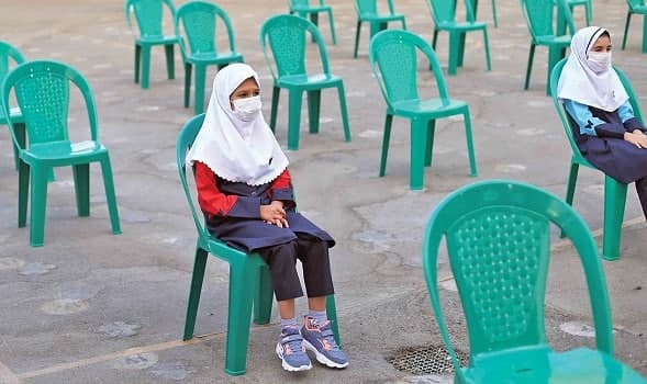 اعتراض خانواده‌ها به شیوه بازگشایی مدارس/ آموزش حضوری آغاز نشده تعطیل شد