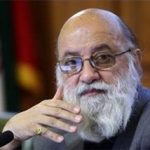"چمران" رئیس شورای شهر تهران شد سخنگوی منتخبین شورای ششم تهران از برگزاری انتخابات هیئت رئیسه شورای ششم و انتخاب "مهدی چمران" به عنوان رئیس و "پرویز سروری" به عنوان نایب‌رئیس شورا خبر داد. به گزارش گروه اجتماعی خبرگزاری تسنیم؛ مهدی اقراریان با اشاره جلسه عصر امروز (چهارشنبه 13 مرداد) منتخبین شورای ششم تهران، اظهار کرد: در این جلسه که با دستور کار انتخاب اعضای هیئت رئیسه شورای ششم شهر تهران برگزار شد، مهدی چمران به اتفاق آرا به عنوان رئیس شورای شهر ششم انتخاب شد. وی افزود: همچنین پرویز سروری نیز به اتفاق آرا به عنوان نایب رئیس شورا از سوی منتخبین انتخاب شد. سخنگوی منتخبین شورای ششم ادامه داد: در ادامه برگزاری انتخابات هیئت رئیسه سوده نجفی و جعفر بندی شربیانی به عنوان دبیران هیئت رئیسه معرفی شدند.