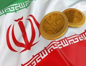 احتمال مسدود شدن سرمایه در بازار رمزارز‌ها وجود دارد بانک اول - معاون فرهنگی و اجتماعی پلیس فتا گفت: شرکت‌های بازار رمزارز ممکن است هر لحظه به بهانه وجود تحریم‌ها دارایی و سرمایه شما را مسدود کنند. سرهنگ رامین پاشایی گفت: یکی از شرکت‌های سرمایه گذاری که ایرانیان زیادی در آن سرمایه گذاری کرده اند و کیف پول درست کرده اند، شرکت صرافی کوینکس است. این شرکت به دلیل یک سری مشکلات فنی و امنیتی از گوگل پلی حذف شده است، اما سایت آن همچنان وجود دارد. این شرکت‌ها ممکن است هر لحظه به بهانه وجود تحریم‌ها دارایی و سرمایه شما را مسدود کنند. به گفته معاون فرهنگی و اجتماعی پلیس فتا در کشور ما هنوز بازار رمز ارز‌ها قوانین مشخصی ندارد و بسیار ریسک پذیر است. شاید سود سرشار کوتاه مدتی از این بازار ببرید، ولی مراجعه کنندگان زیادی به پلیس فتا می‌آیند که چند میلیارد متضرر شده اند. او گفت: به خاطر تبلیغاتی که وجود دارد خیلی از افراد جذب بازار رمز ارز‌ها می‌شوند، ولی اطلاعات کافی و قانونی ندارند. تمام سرمایه خود را به این بازار‌ها وارد نکنید.
