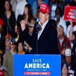 ترامپ در جمع حامیانش: کاخ سفید را پس می‌گیریم؛ آمریکا در جهان حقیر شده است