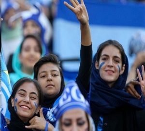 اولین حضور بانوان در ورزشگاه آزادی در لیگ برتر۱