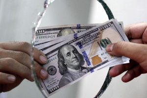 خبر مهم برای خریداران دلار با کارت ملی / قانون جدید چه می‌گوید؟