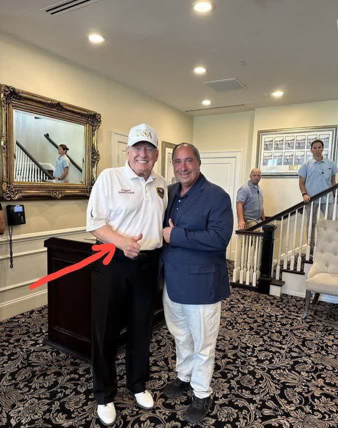 ترامپ باقیافه عجیب و شکسته در ویرجینیا جلوی دوربین آمد